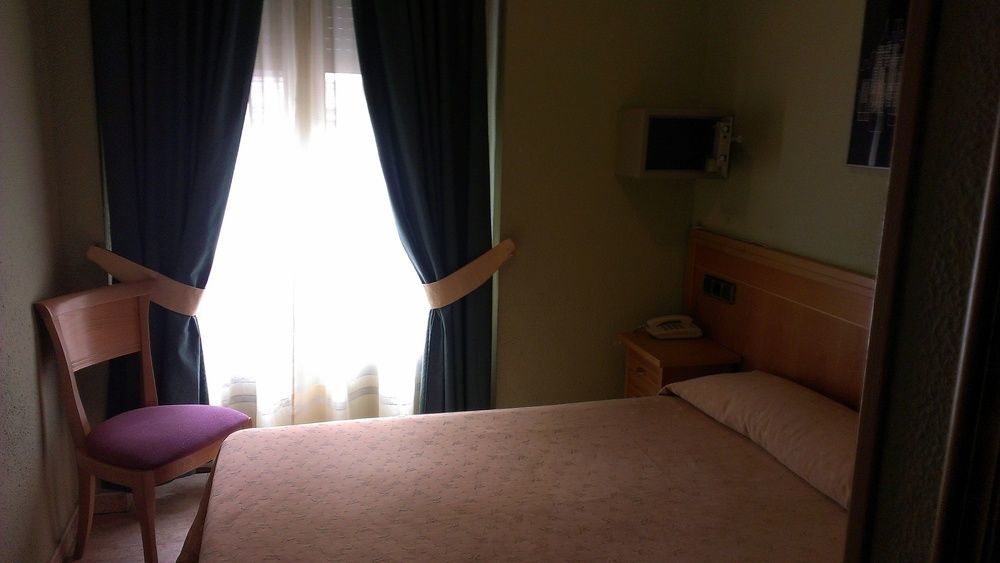 Hostal Cruz Sol Madrid Exterior foto