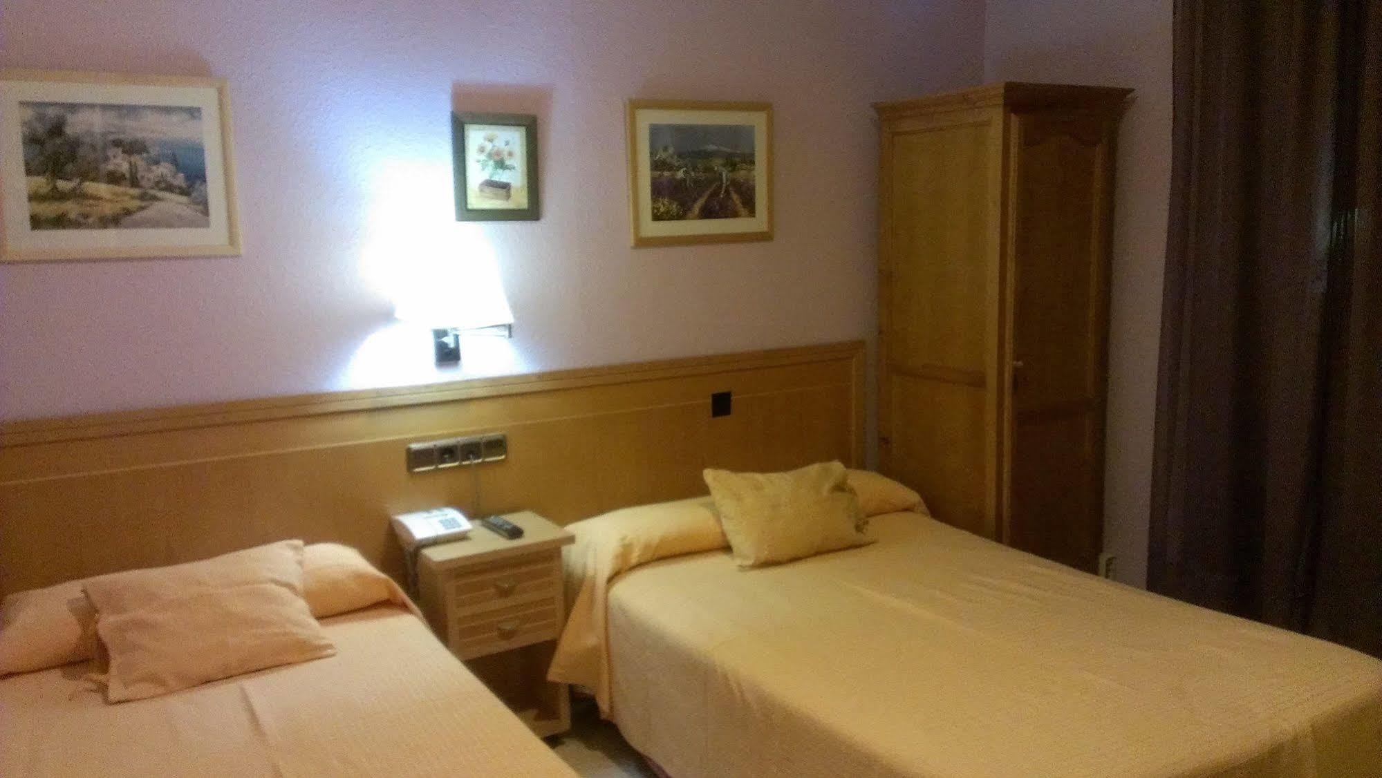 Hostal Cruz Sol Madrid Exterior foto