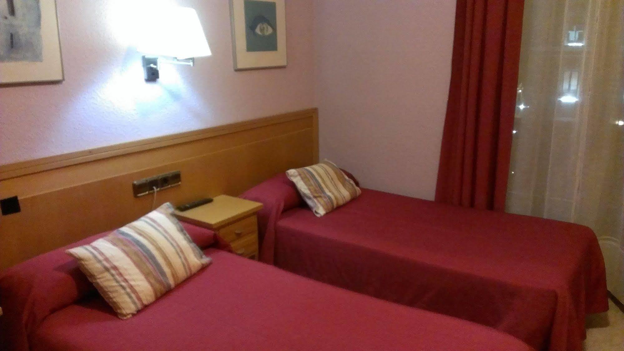 Hostal Cruz Sol Madrid Exterior foto