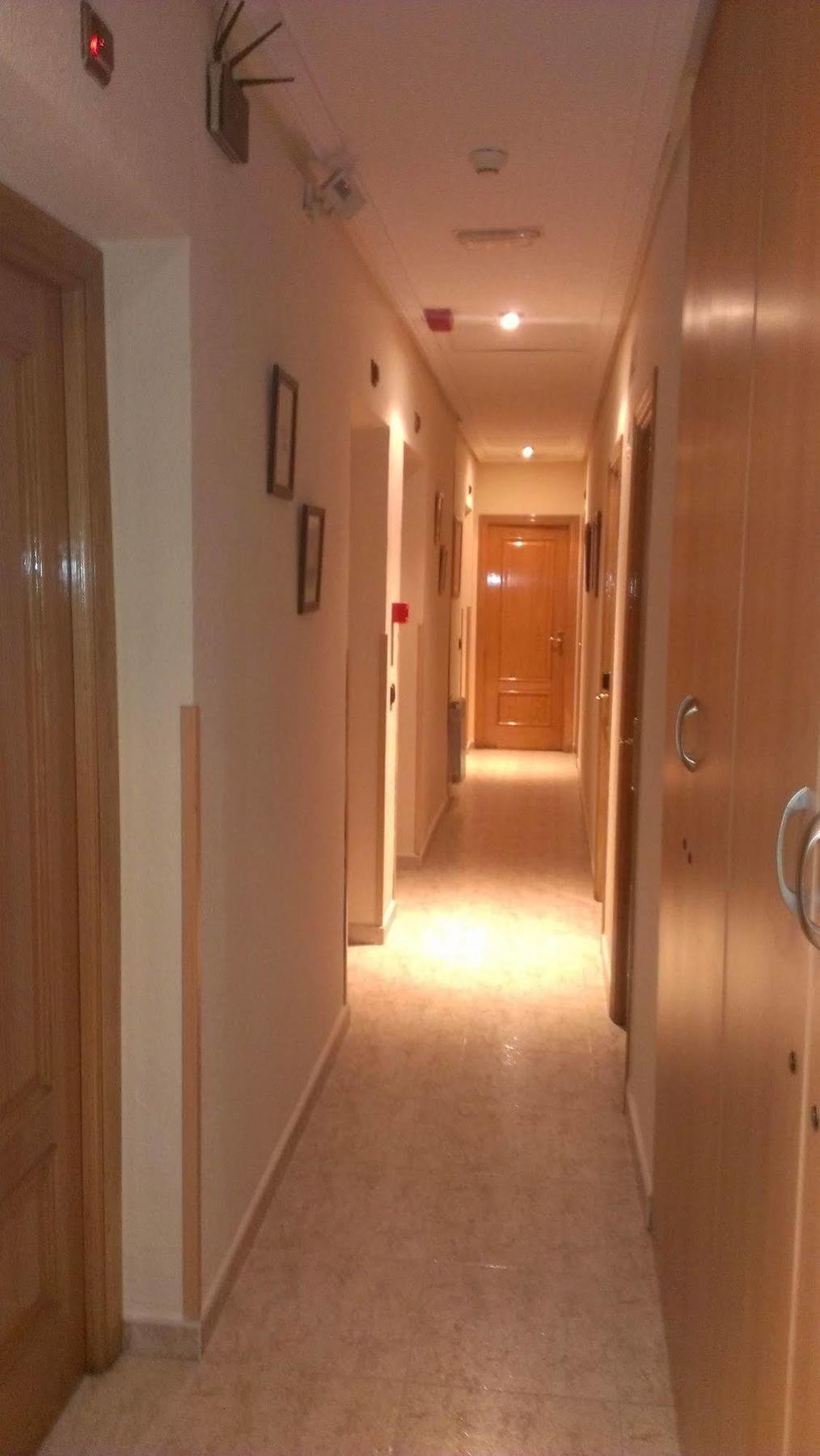 Hostal Cruz Sol Madrid Exterior foto