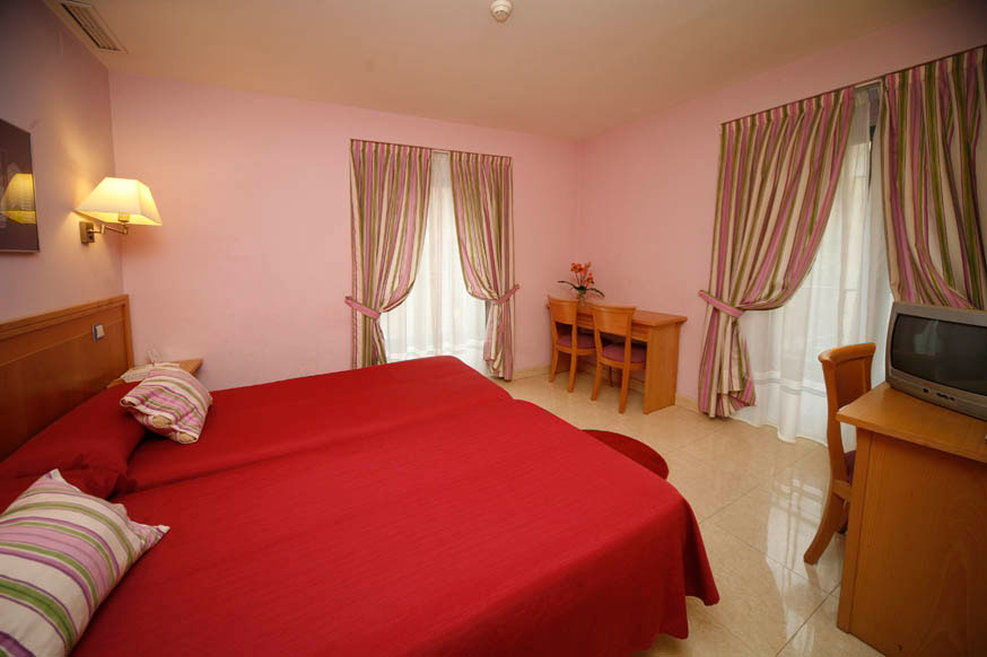 Hostal Cruz Sol Madrid Exterior foto