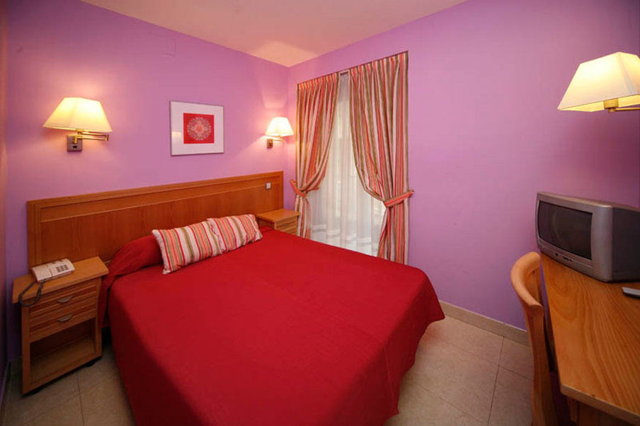 Hostal Cruz Sol Madrid Exterior foto