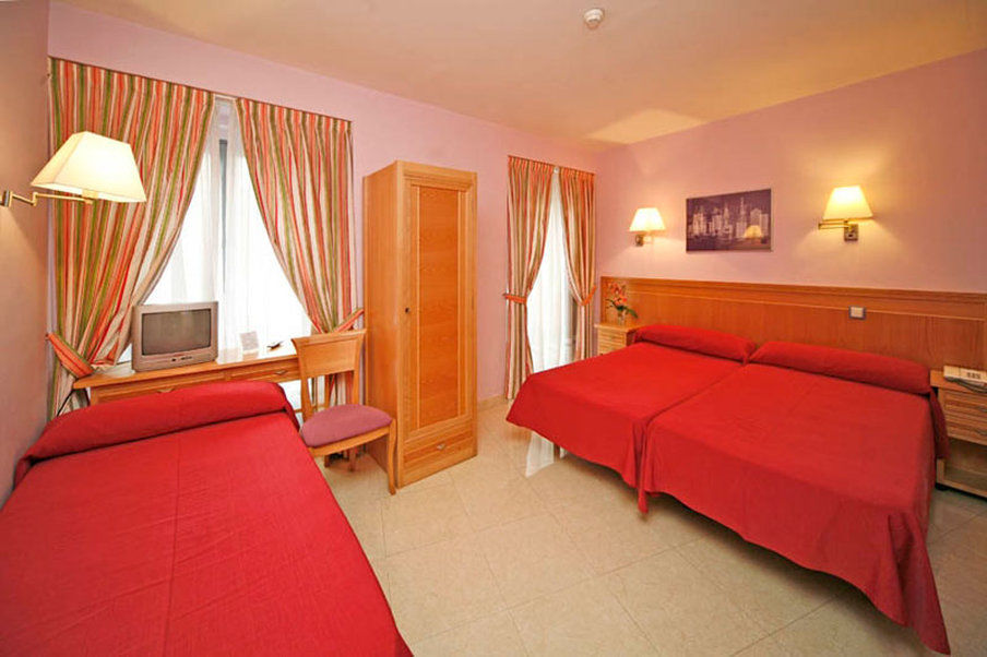 Hostal Cruz Sol Madrid Exterior foto